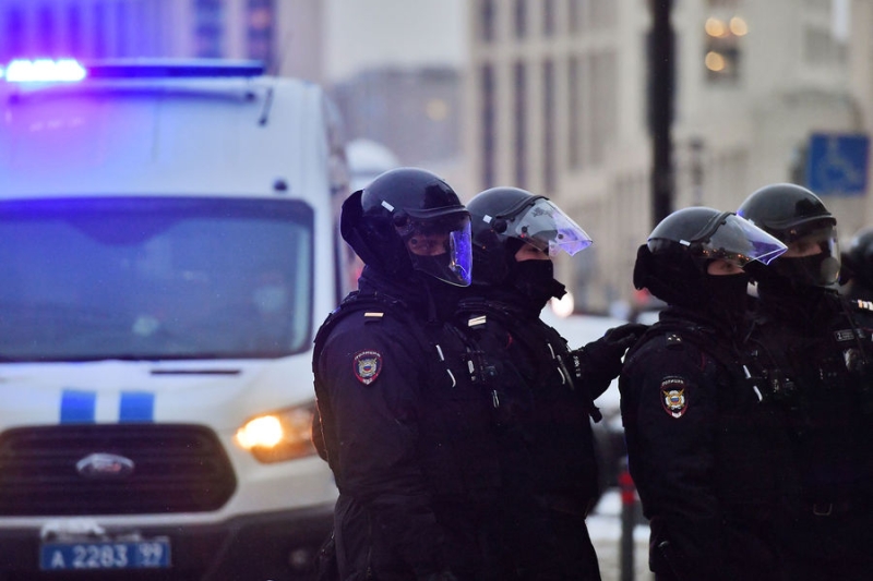 В поликлинике Москвы «амбал формата два на два» начал угрожать пистолетом после ссоры с врачом 