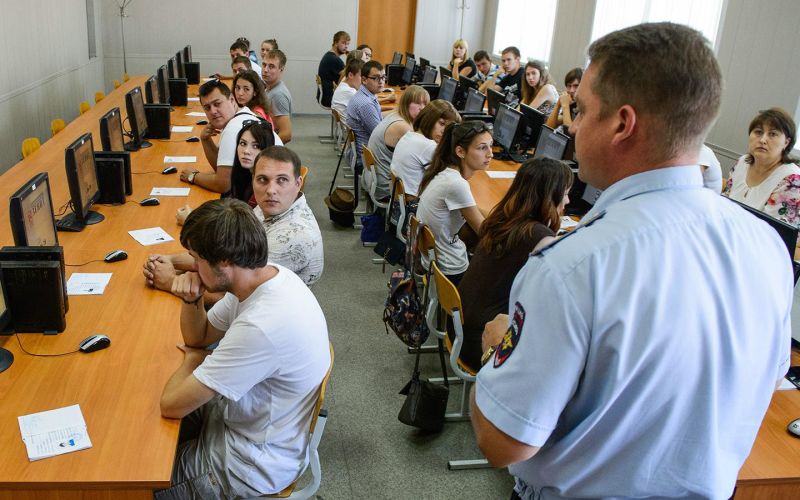 
            Водителям в России придется пересдавать на права. Самые сложные вопросы
        