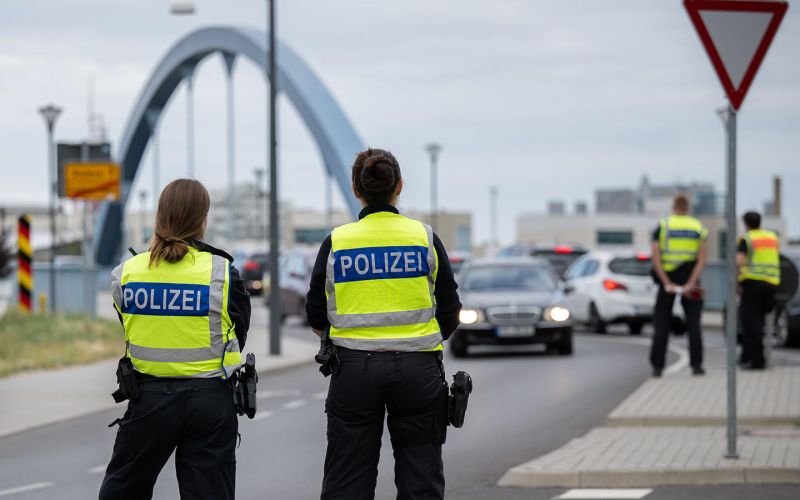 МИД назвал расизмом запрет россиянам на въезд в Евросоюз на личных авто