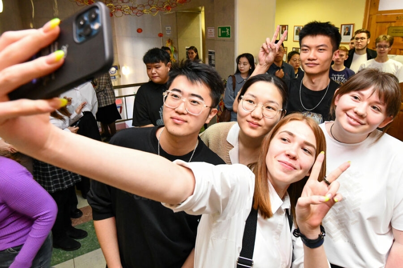 «Пей пиво и запоминай: Россия – великая страна». Как учатся иностранцы в российских вузах 