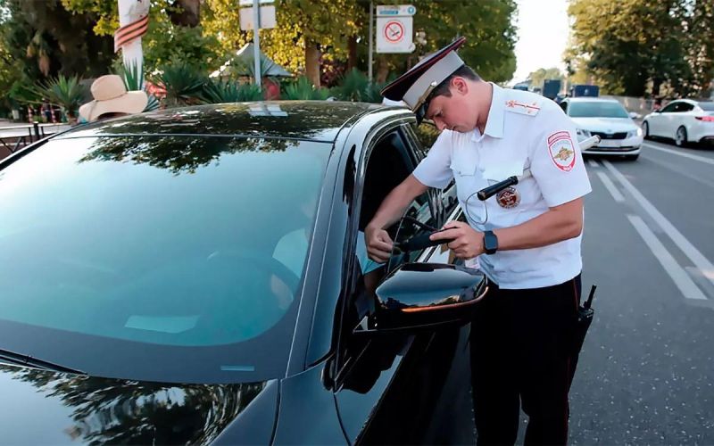 
            Водитель не снял тонировку по требованию ГИБДД. Последствия объяснил ВС
        