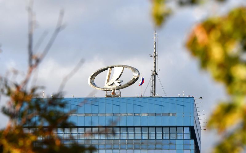 
            АвтоВАЗ попросил россиян придумать название для новой Lada
        