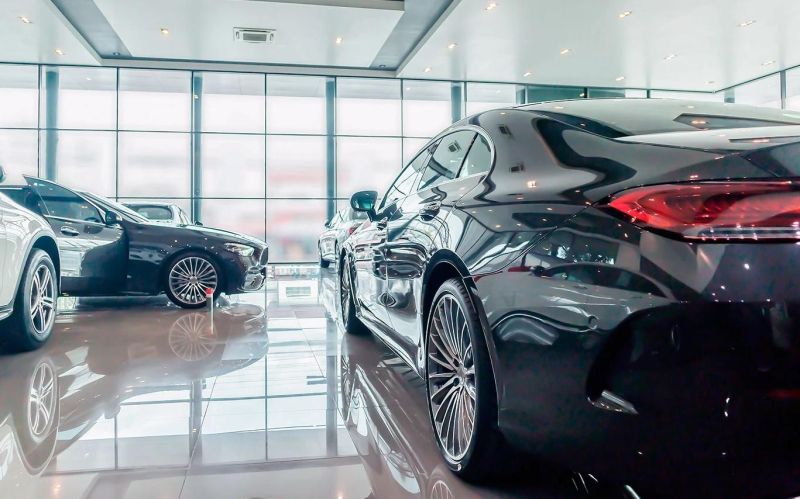 
            Доллар уже ₽102. Что будет с ценами на автомобили
        