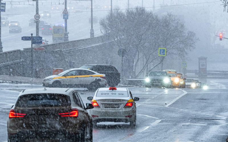 
            ГИБДД Москвы дала советы, как ездить в снегопад
        