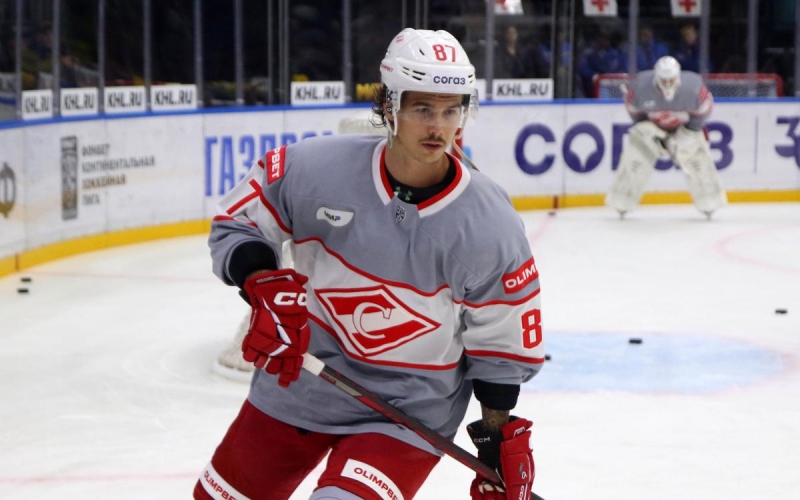 Хоккеист «Спартака» стал лучшим нападающим месяца в КХЛ