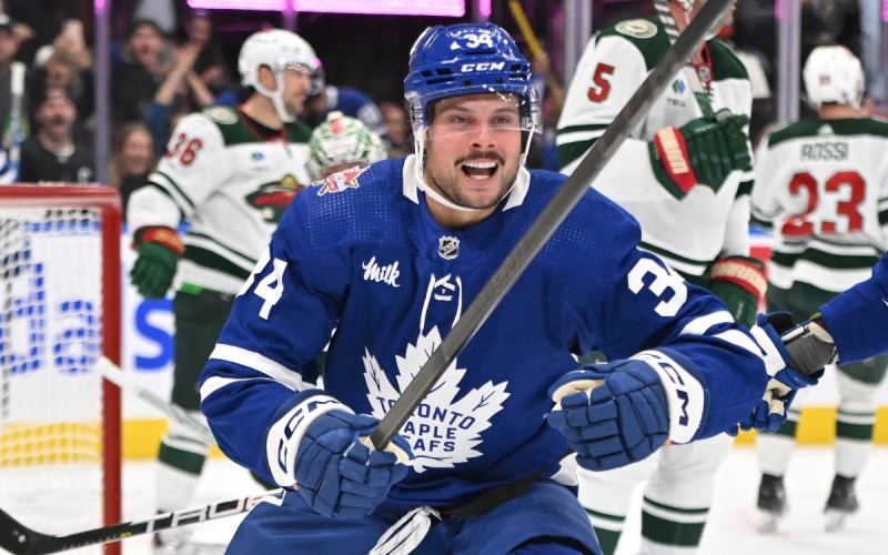 Лидер «Торонто» повторил достижение Овечкина. Видео