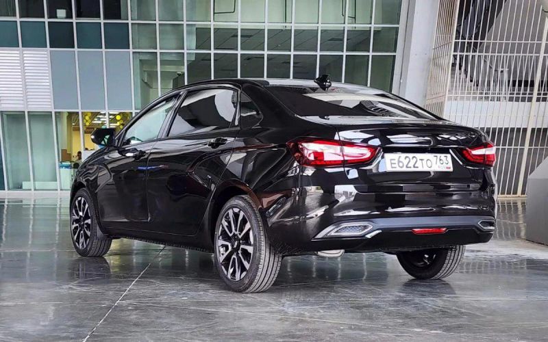 
            Минпромторг составил список автомобилей для чиновников
        