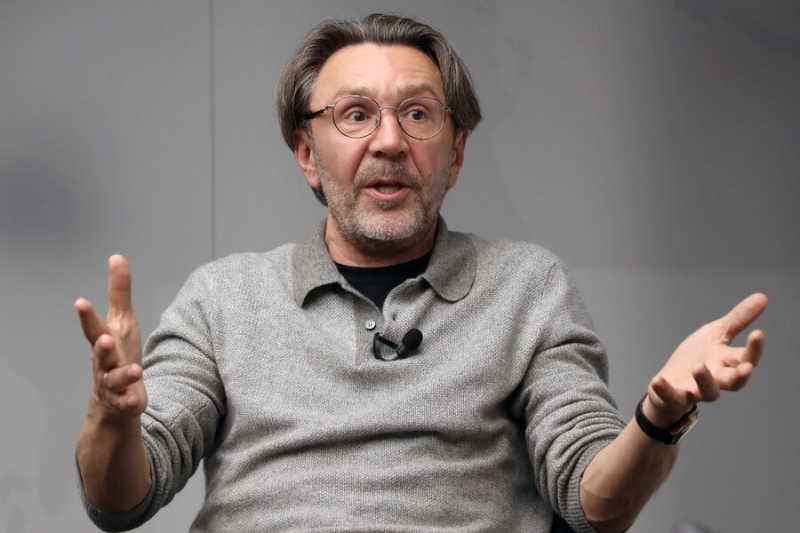 Пакет наличных и еще 61 кража: Сергей Шнуров с женой обвинили помощницу в воровстве 