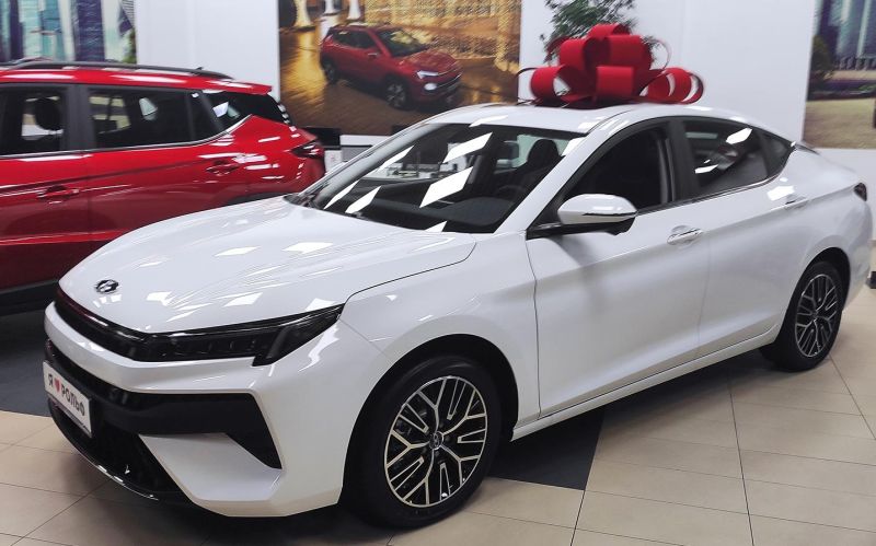 
            «Сделаем самое лучшее предложение». Как дилеры продают «Москвич 6»
        