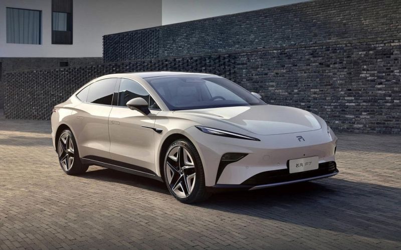 
            В России начались продажи китайского лифтбэка Rising F7
        