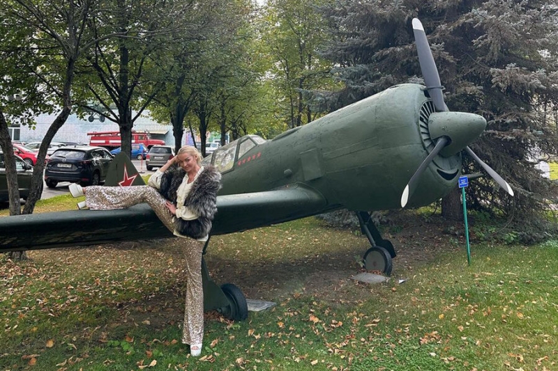 «Взмах моей ноги лёг на крыло». Волочковой грозит три года за полушпагат у истребителя 