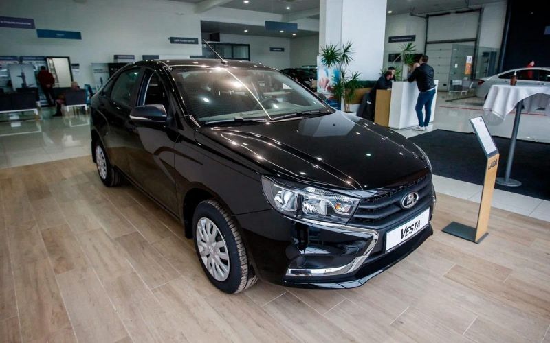 
            АвтоВАЗ поднял цены на Lada. Какие авто подорожали сильнее всего
        