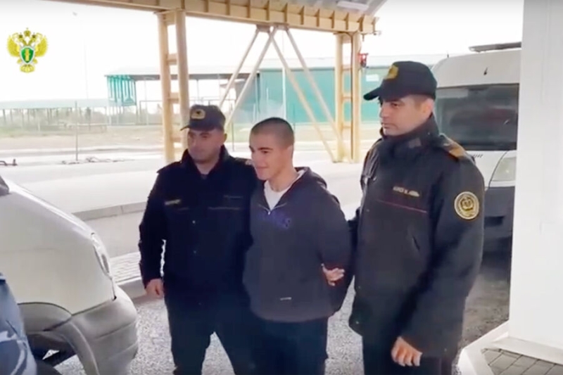 «Давайте делать контент, избивать русских»: лидера «азербайджанской мафии» экстрадировали в Россию 