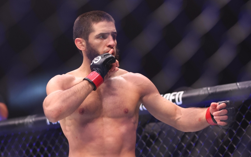 «Это уже легендарно». Махачев впервые возглавил рейтинг лучших бойцов UFC