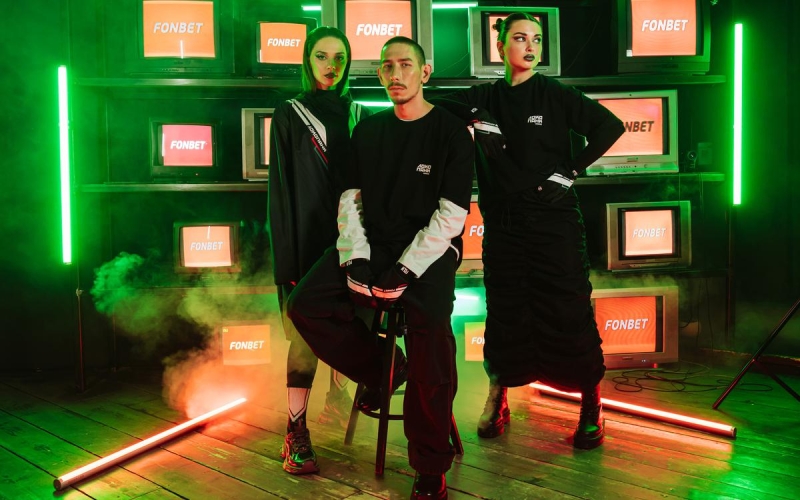 «Локомотив и «Фонбет» представили осеннюю коллекцию мерча