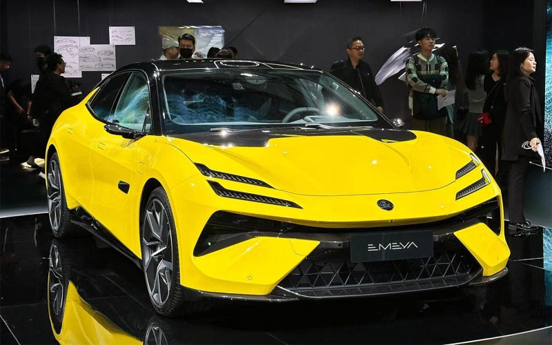 
            Lotus представил в Гуанчжоу 905-сильный суперседан
        