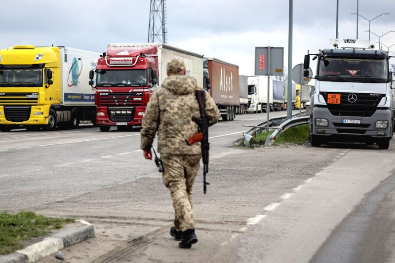 «Они становятся банкротами»: поляки объявили блокаду трех КПП на границе с Украиной 