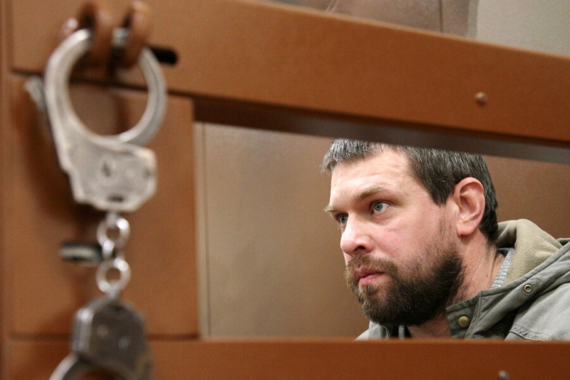 «Раскаялся, извинился». Полицейский, подкинувший наркотики Ивану Голунову, вышел на свободу 