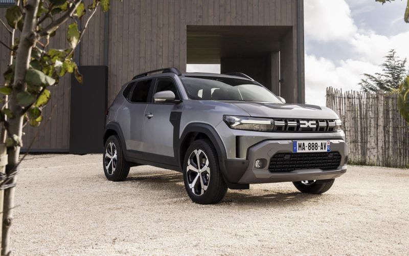 
            Renault показал совершенно новый Duster. В России вместо него «Москвич»
        