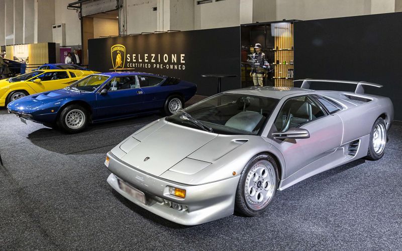 
            В России продажи люксовых иномарок выросли на 94%
        