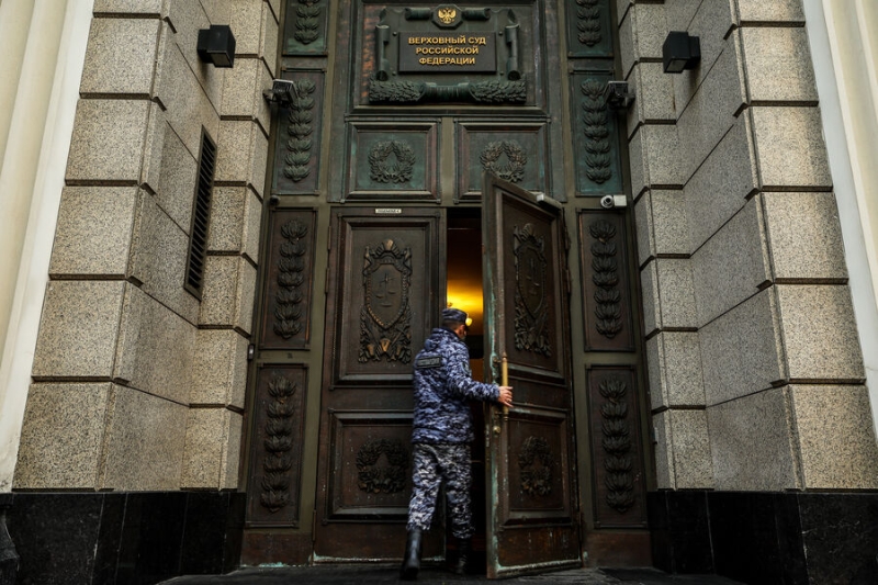 Верховный суд признал ЛГБТ-движение экстремистским и запретил его деятельность 