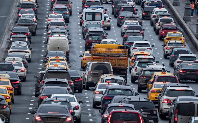 
            Власти Москвы рекомендовали водителям пересесть на метро из-за пробок
        