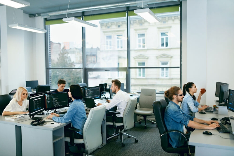 Иностранные ИТ-компании уволили более 260 тыс. сотрудников в 2023 году 