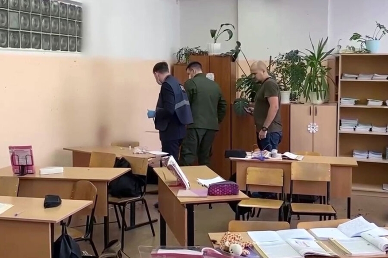 Полиция задержала отца школьницы, устроившей стрельбу в гимназии в Брянске 