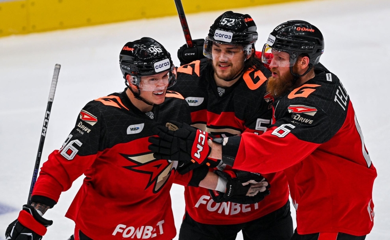 «Авангард» вышел в плей-офф КХЛ благодаря победе конкурента