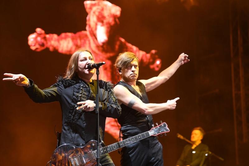 «Би-2»: решение о депортации участников группы из Таиланда в Израиль отменено 