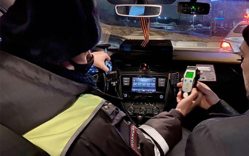 
            Через сколько выветривается алкоголь и когда можно за руль
        