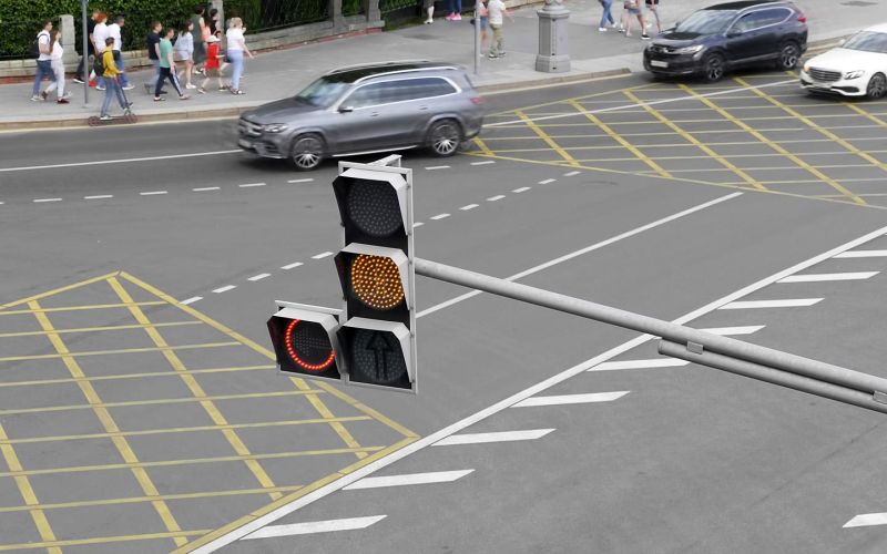 
            Как правильно проехать на желтый, чтобы не получить штраф. Разбор
        