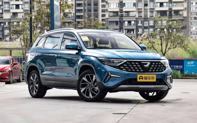 В России подешевели кроссоверы Jetta VS7 и Mazda CX-4