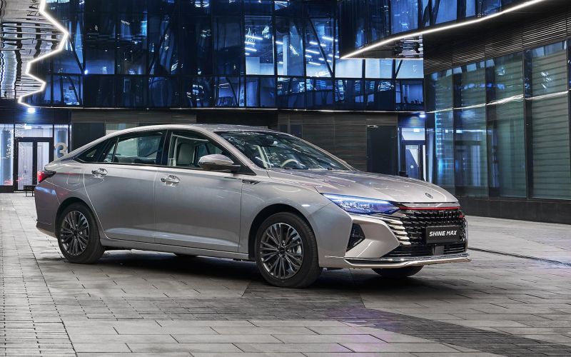 
            Dongfeng представил более дешевые версии бизнес-седана Aeolus Shine Max
        