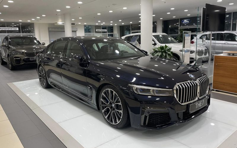 
            Кому из автовладельцев придется заплатить налог на роскошь. Ответ ФНС
        