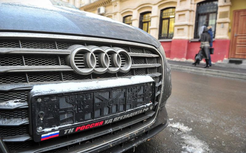 Сколько можно не получать номера на купленную машину. Объяснение от ГИБДД