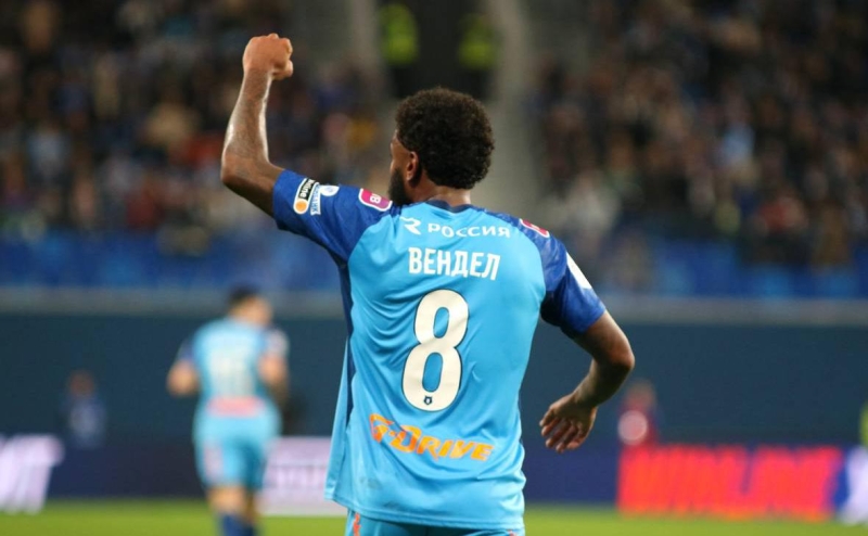 Суд оставил в силе штраф ₽356 тыс. фанату за брошенный в Вендела банан