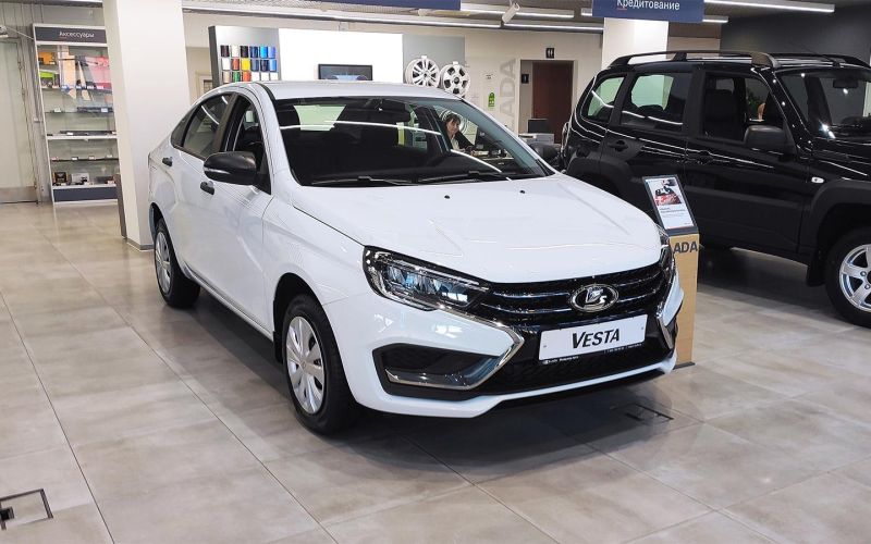 
            В Москве резко подешевели седаны Lada Vesta. Подробности и цены
        