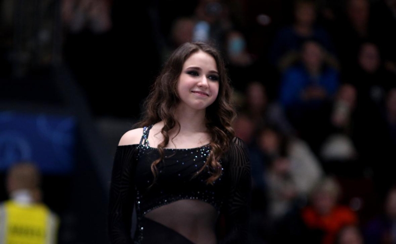 Валиева после вердикта CAS впервые появилась на публике на матче КХЛ