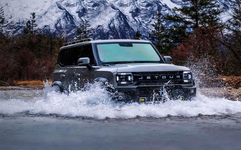 
            Jetour назвал стоимость кроссовера T2 в России
        