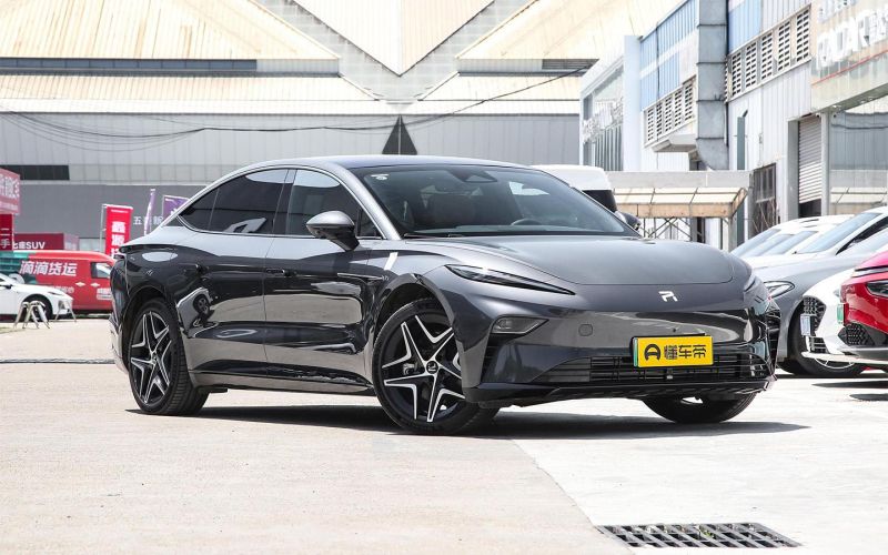 
            Китайский лифтбек FeifanF7 разбили в краш-тесте. Результаты
        