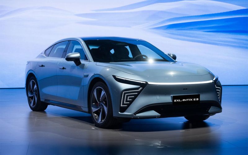 
            В России анонсировали премьеру премиального седана Exlantix ES
        