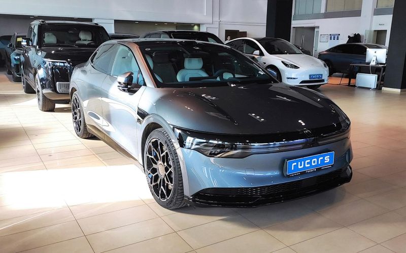 
            В России начались продажи китайского седана Zeekr 007. Это соперник Tesla
        