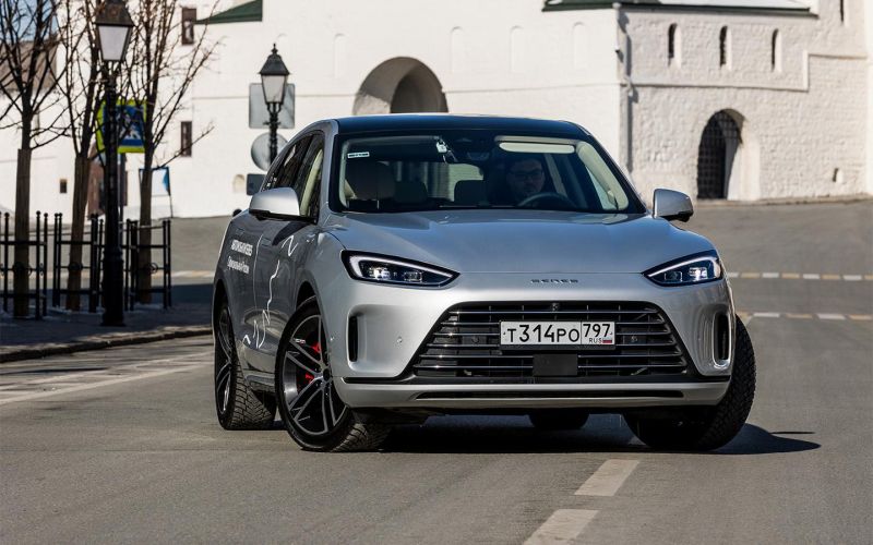 
            На место Mercedes. Главное о новом бренде Seres
        