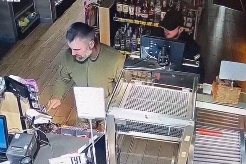 На Украине мужчины в военной форме расстреляли полицейских на блокпосту