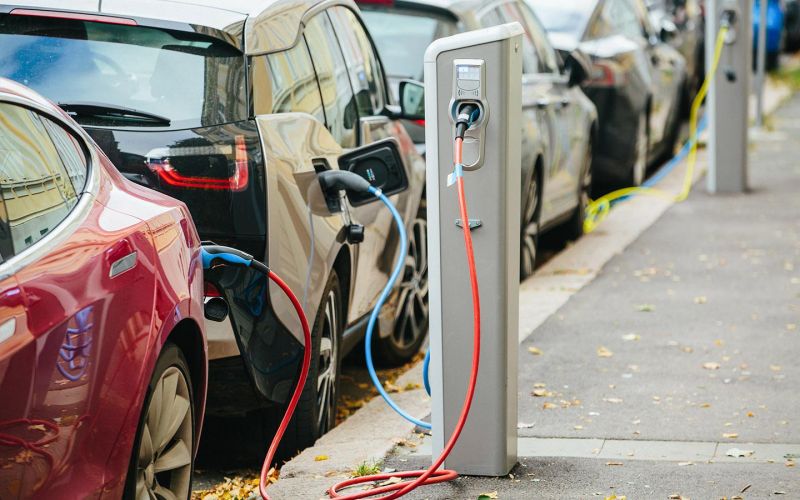 
            От ₽50 на 100 км пути. 5 главных фактов про электрокары в России
        