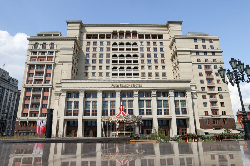 Приставы требуют изъять у Хотина часть отеля Four Seasons в пользу государства