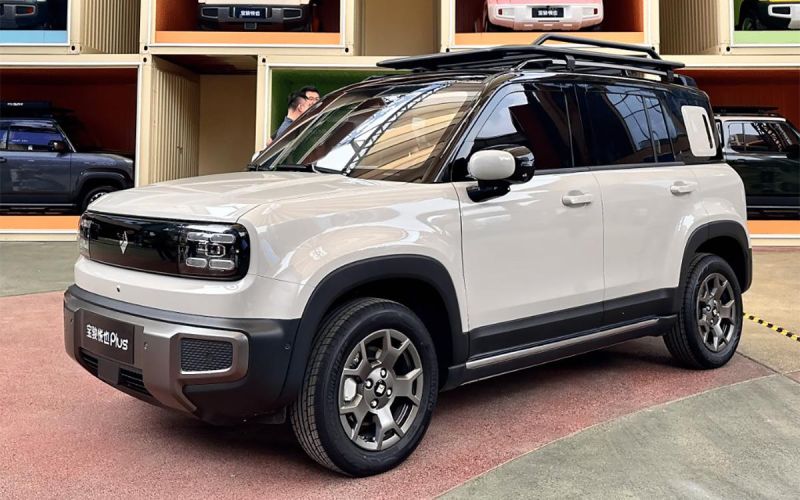 В Китае представили новый электрический кроссовер Baojun. Фото и цены