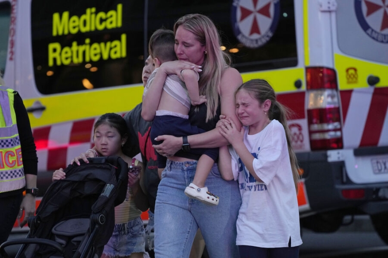 В Сиднее мужчина зарезал шестерых посетителей ТЦ, восемь человек ранены 