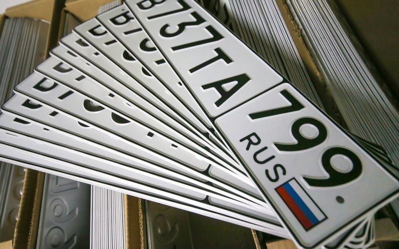 
            В МВД предложили сделать обязательным триколор на автомобильных номерах
        